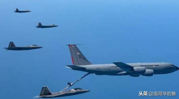 很多人好奇飛機(jī)在空中是怎么加油的，聊聊空中加油細(xì)節(jié)