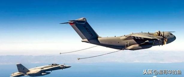 很多人好奇飛機(jī)在空中是怎么加油的，聊聊空中加油細(xì)節(jié)