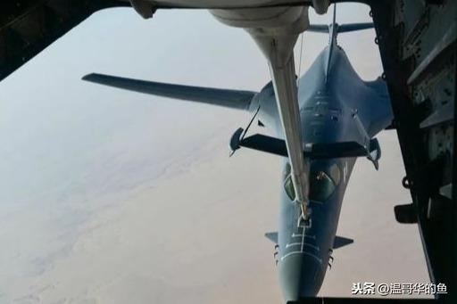 很多人好奇飛機(jī)在空中是怎么加油的，聊聊空中加油細(xì)節(jié)