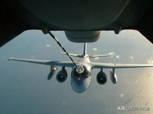 很多人好奇飛機(jī)在空中是怎么加油的，聊聊空中加油細(xì)節(jié)