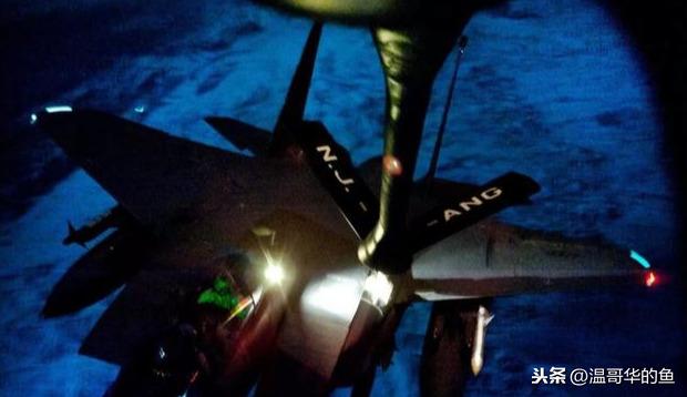 很多人好奇飛機(jī)在空中是怎么加油的，聊聊空中加油細(xì)節(jié)