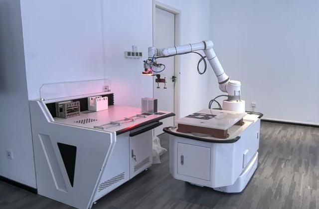 中原動(dòng)力復(fù)合機(jī)器人：打造智能制造領(lǐng)域的“全能高手”丨機(jī)器人奇豫記