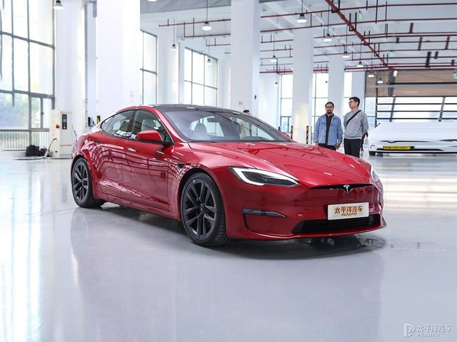 特斯拉車(chē)主狂喜！網(wǎng)傳新版app加入U(xiǎn)WB技術(shù)，安卓用戶將能無(wú)感開(kāi)箱