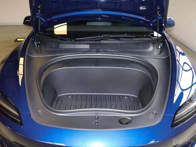 特斯拉車(chē)主狂喜！網(wǎng)傳新版app加入U(xiǎn)WB技術(shù)，安卓用戶將能無(wú)感開(kāi)箱