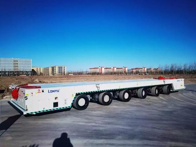 國內(nèi)首臺300噸無人駕駛AGV驚艷亮相西青！