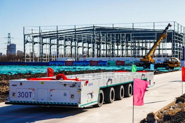 國內(nèi)首臺300噸無人駕駛AGV驚艷亮相西青！