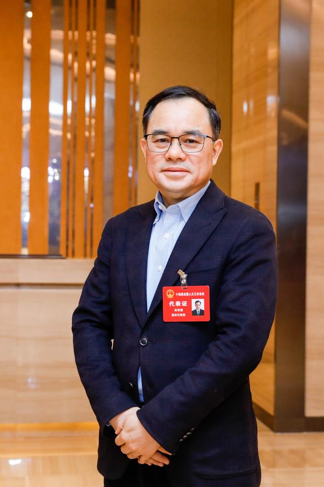 全國人大代表朱華榮：建議加快完善自動駕駛標(biāo)準(zhǔn)和法規(guī)