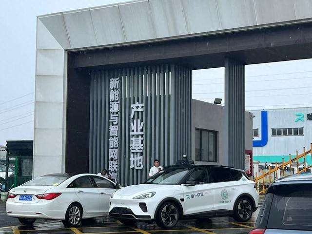 “智駕”不是“自駕”！兩會代表委員熱議自動駕駛：完善立法，加速技術(shù)落地