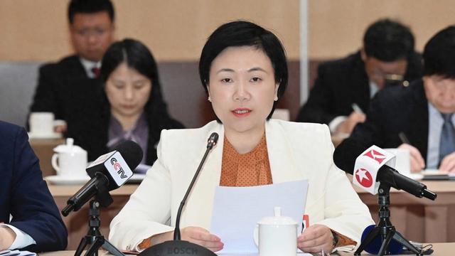 劉懿艷代表：“自動(dòng)駕駛”不是 “智能駕駛”，法律責(zé)任從駕駛者轉(zhuǎn)向車輛企業(yè)