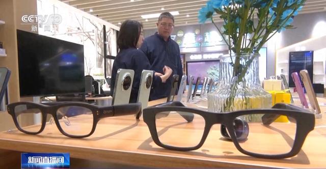 當手機電腦都加上“AI”前綴 生活會發(fā)生什么變化……